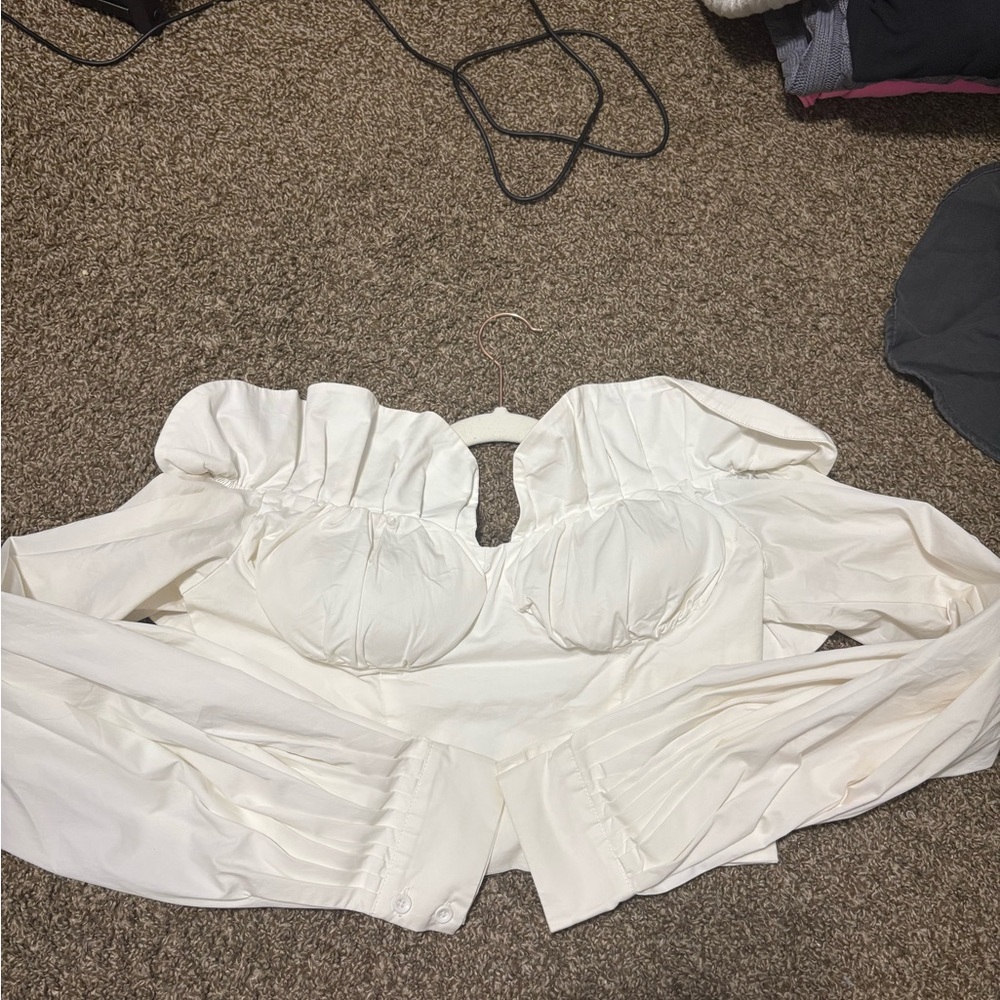 Akira BIGGEST FAN RUFFLE DETAIL BLOUSE - Picture 2 of 6